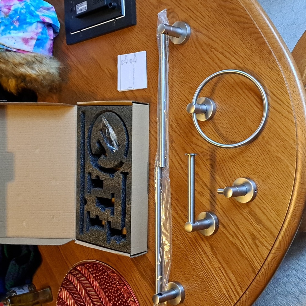 BGL bathroom hardware set